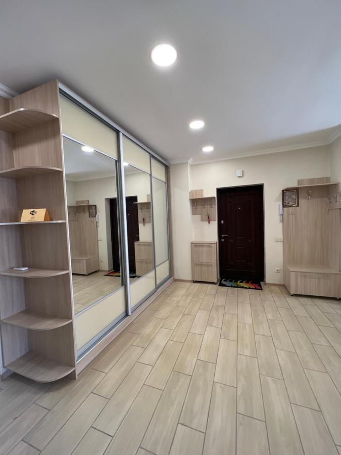 Затишні Апартаменти Two Cernăuți Exterior foto