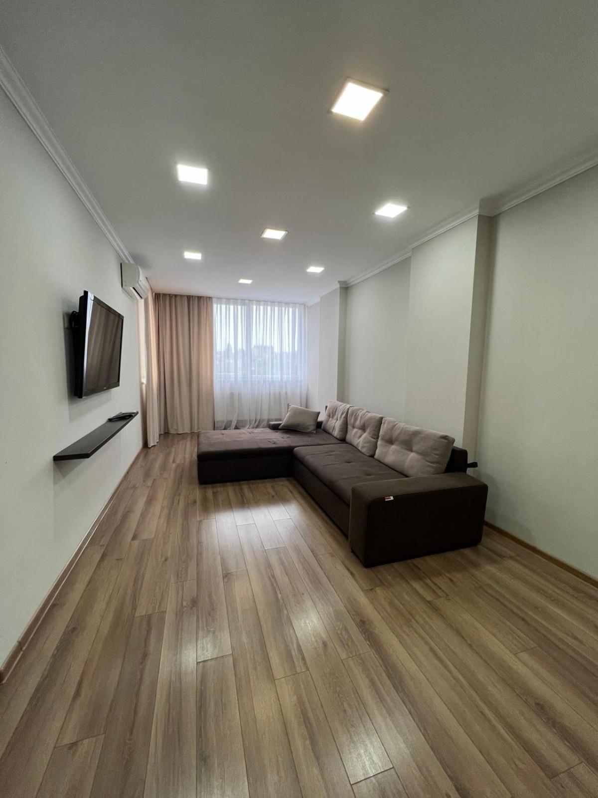 Затишні Апартаменти Two Cernăuți Exterior foto