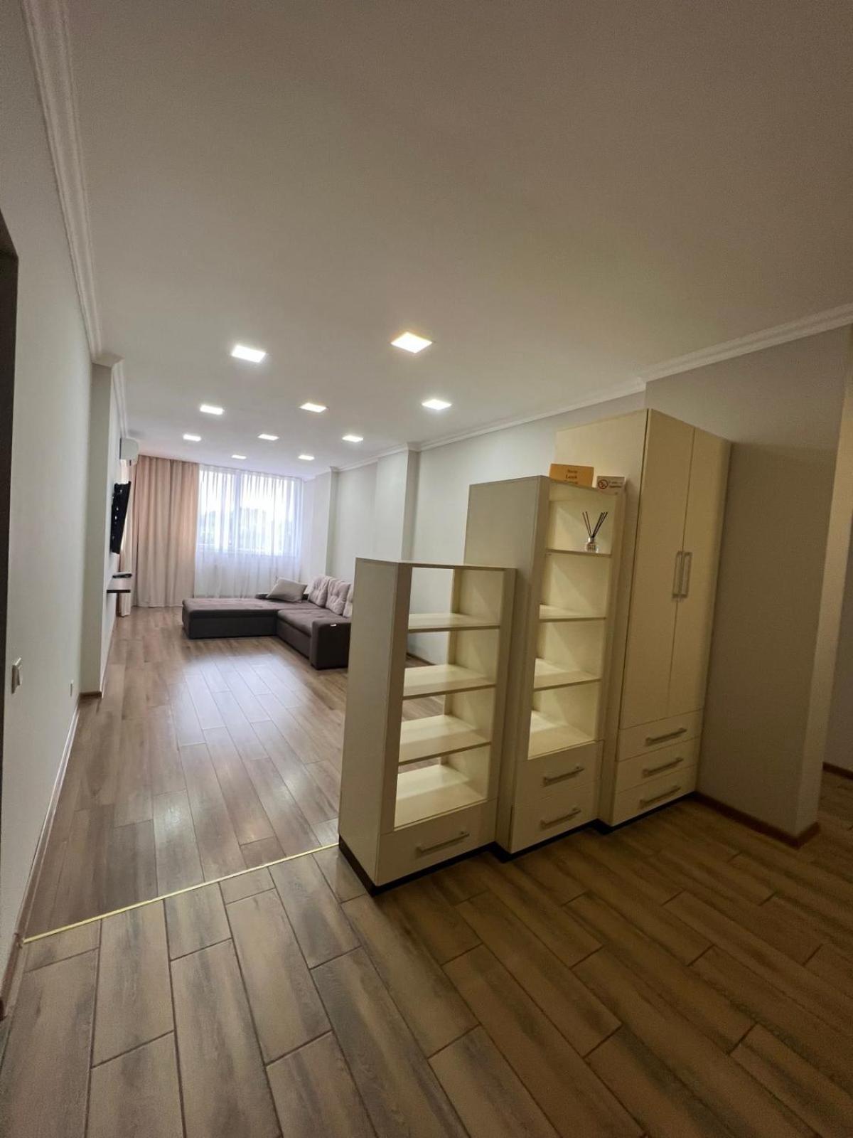 Затишні Апартаменти Two Cernăuți Exterior foto