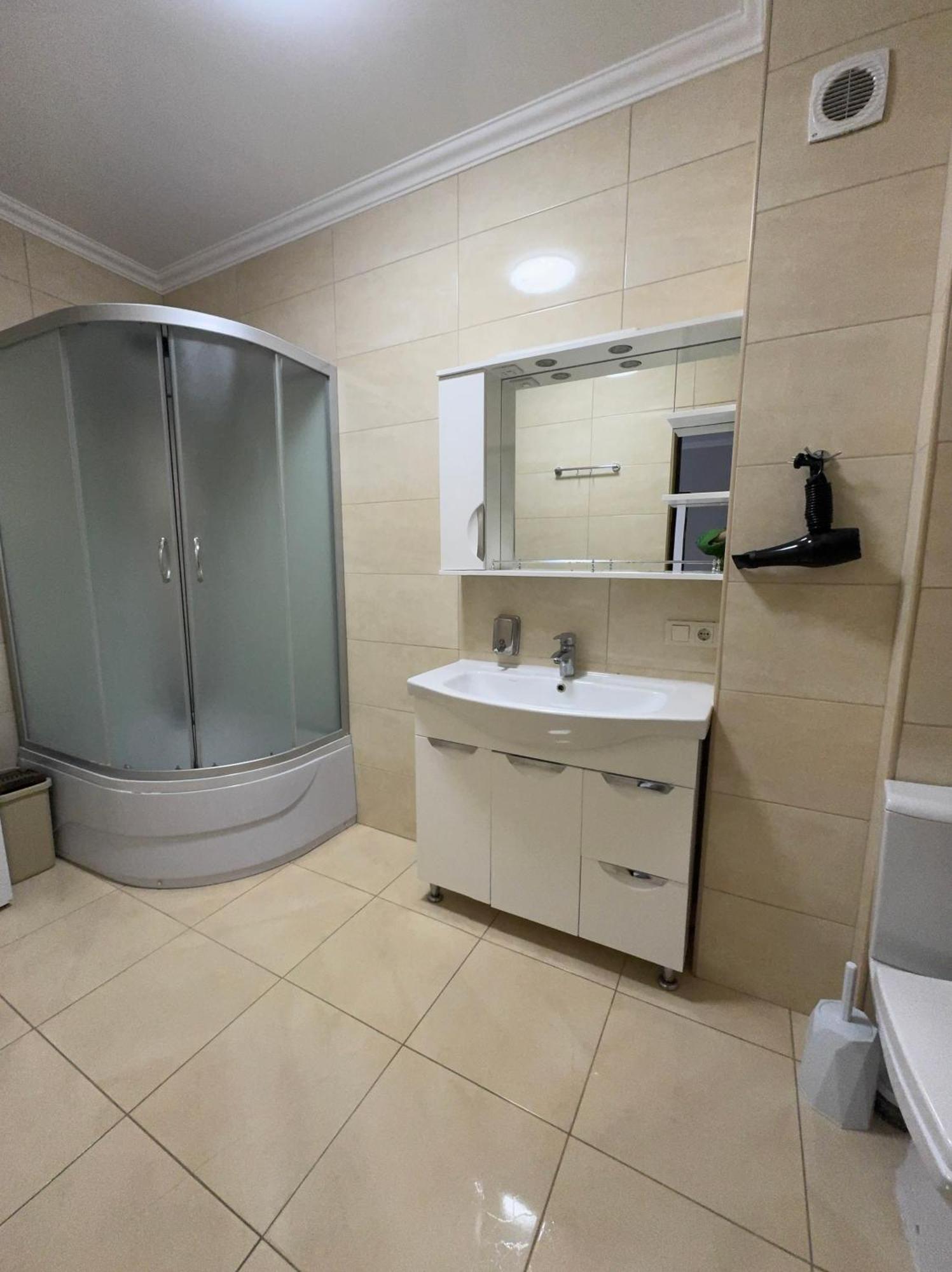 Затишні Апартаменти Two Cernăuți Exterior foto